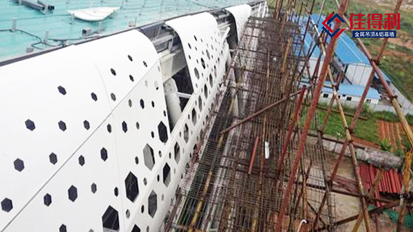 你知道導致鋁單板掉漆是哪些原因嗎？