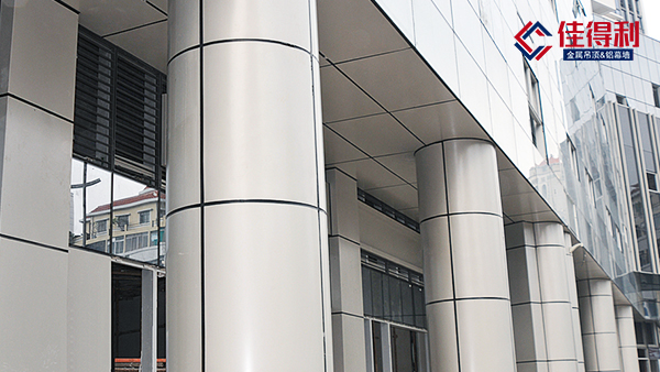 鋁單板在外墻保溫的作用上具有哪些優良性能？